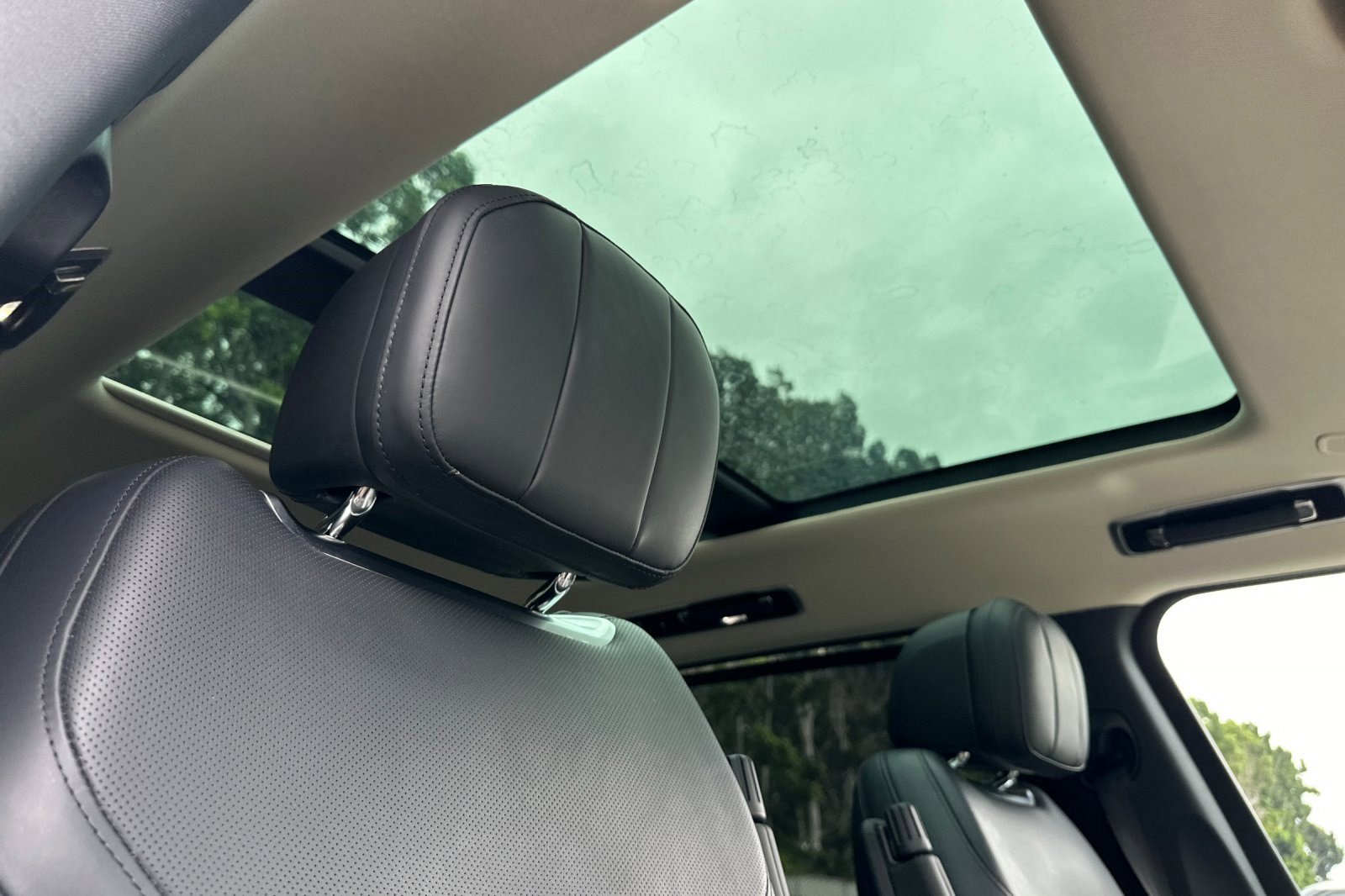 Used 2023 Land Rover Range Rover Long Wheelbase SE image 25