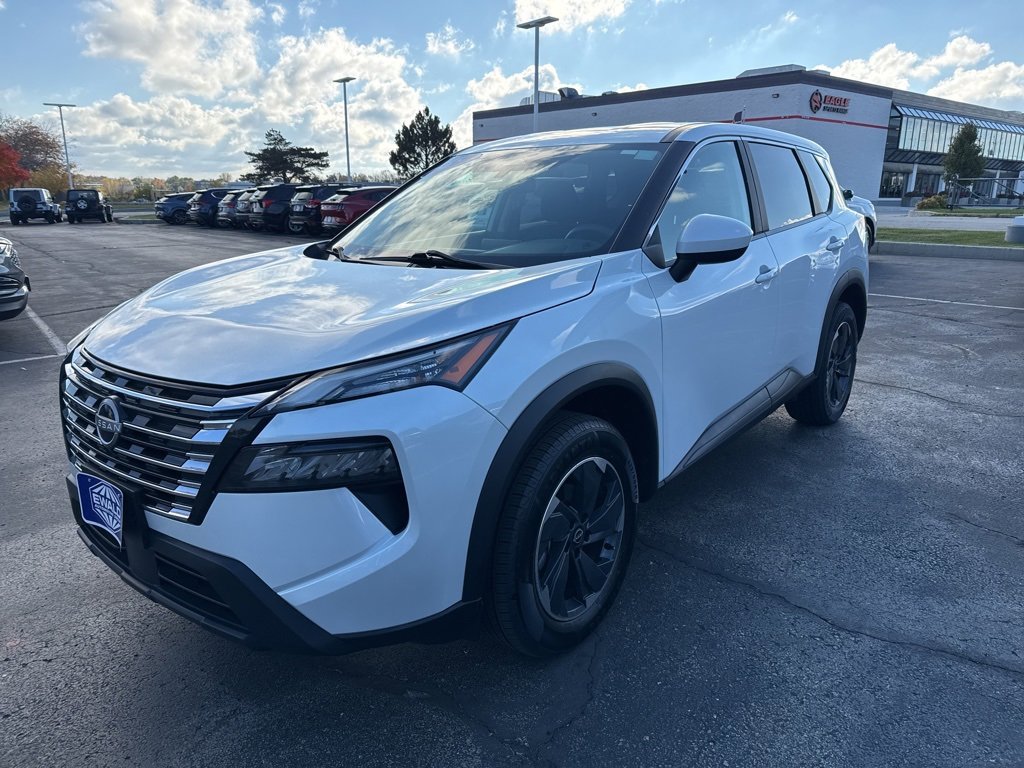 Used 2024 Nissan Rogue SV image 12