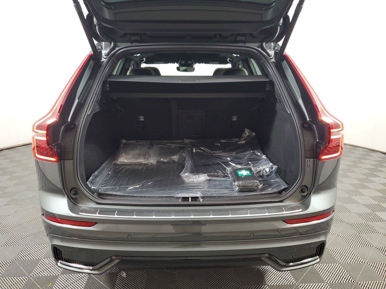 New 2027 Volvo XC60 B5 Core AWD/4WD image 9