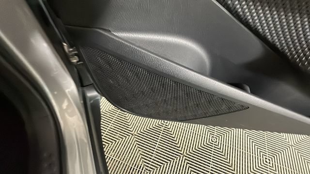 Used 2018 Toyota C-HR XLE FWD image 32