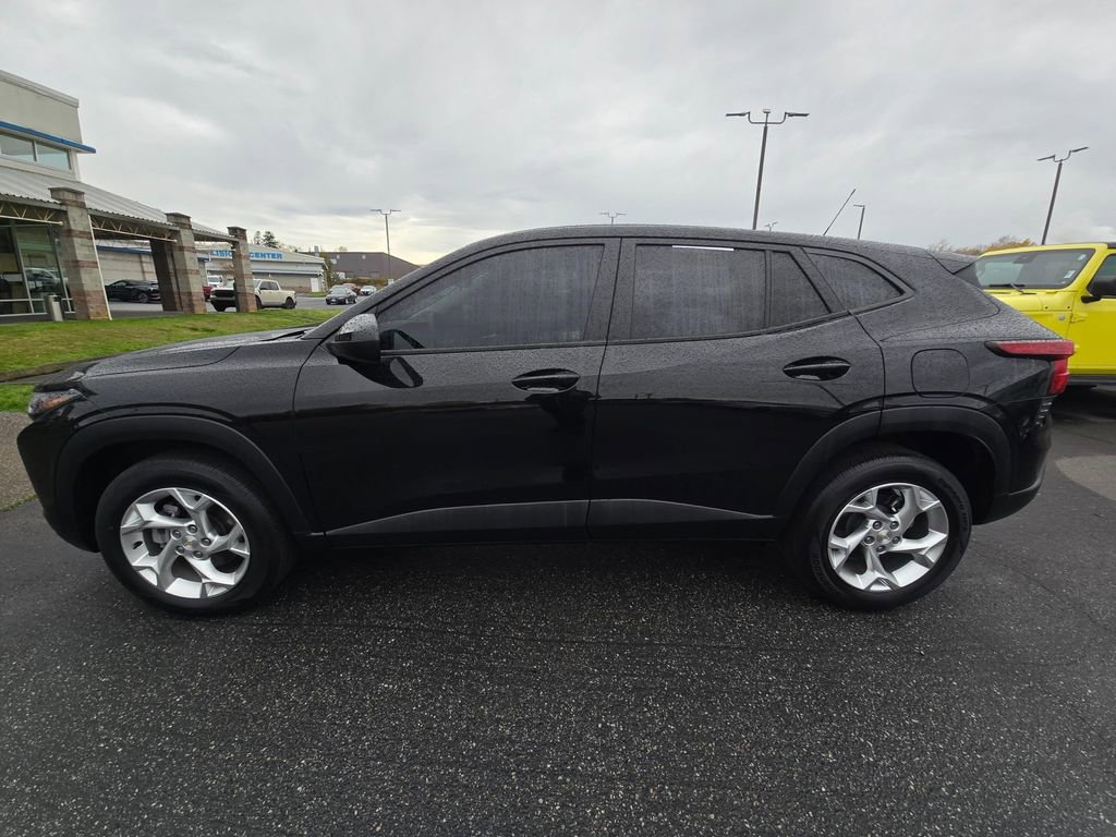 Certified 2024 Chevrolet Trax LS w/ LS Convenience Package image 6