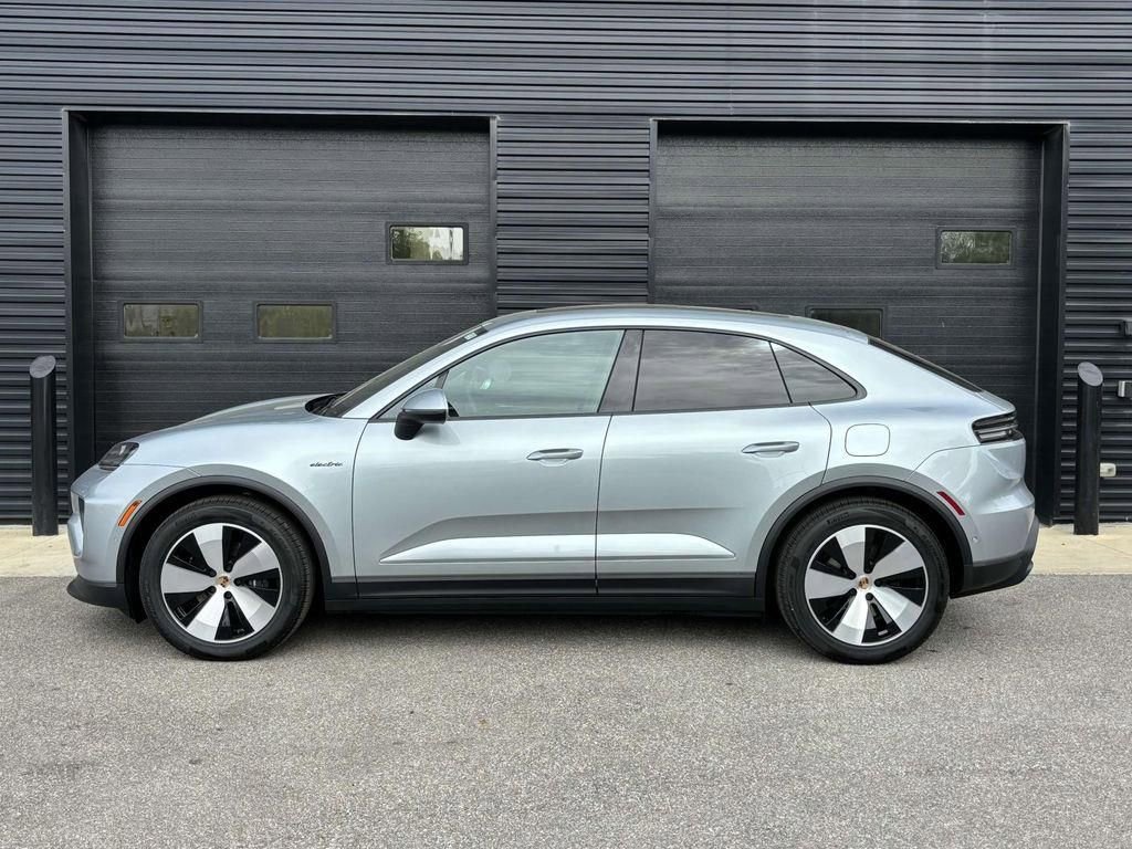 Used 2025 Porsche Macan 4 Electric image 7