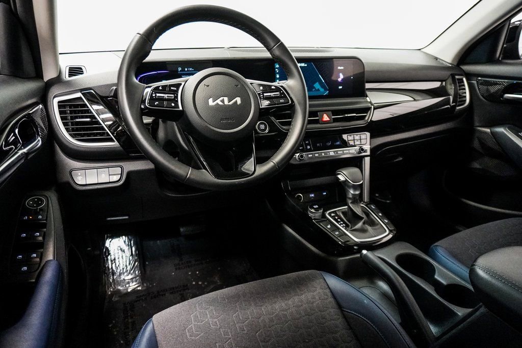 Used 2025 Kia Seltos S image 13