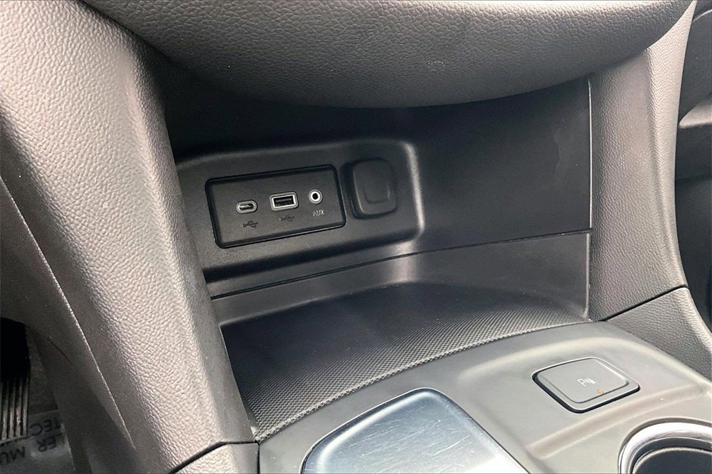 Used 2023 Chevrolet Equinox LT image 32