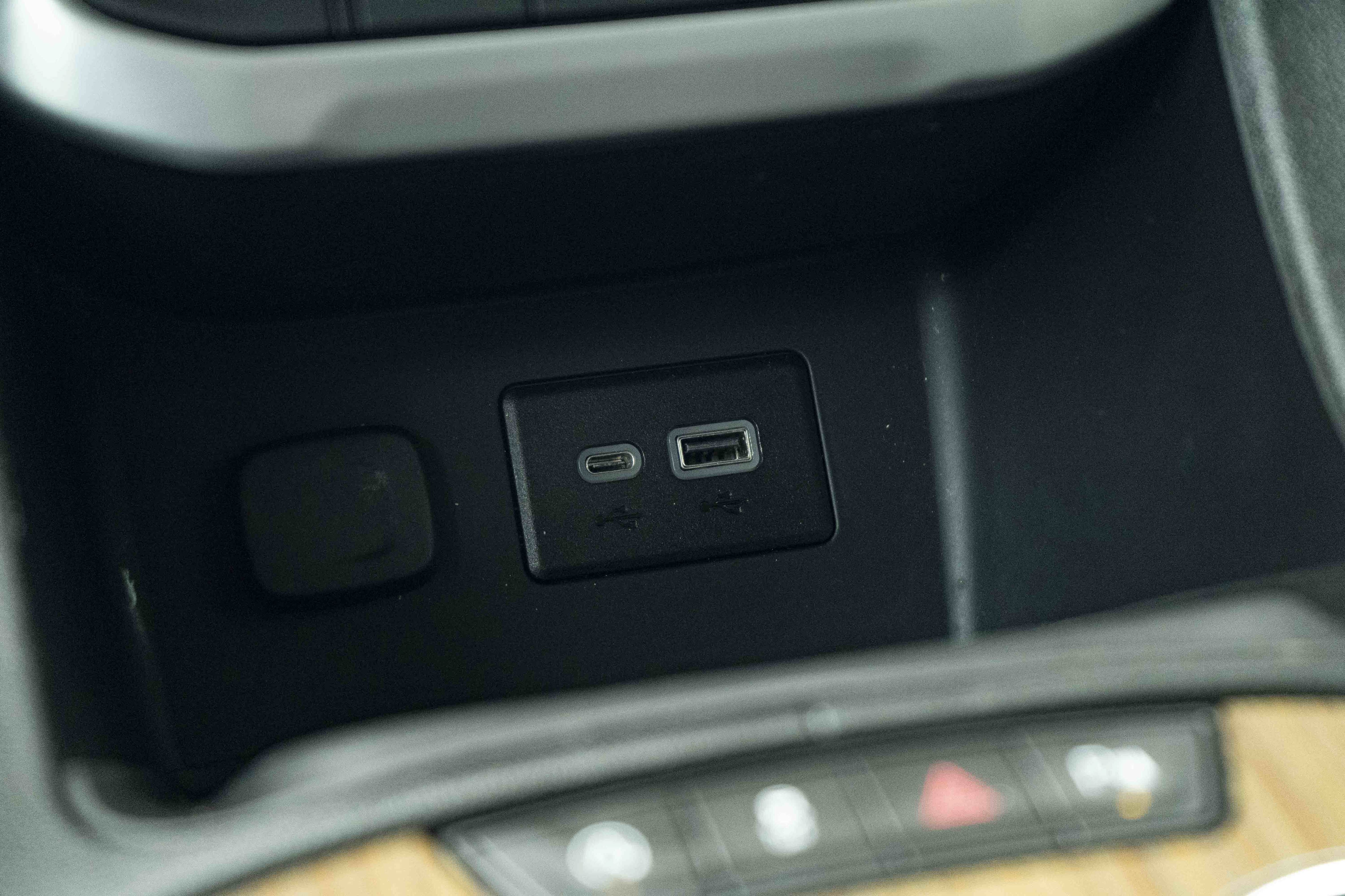 Used 2021 GMC Acadia SLE FWD image 34
