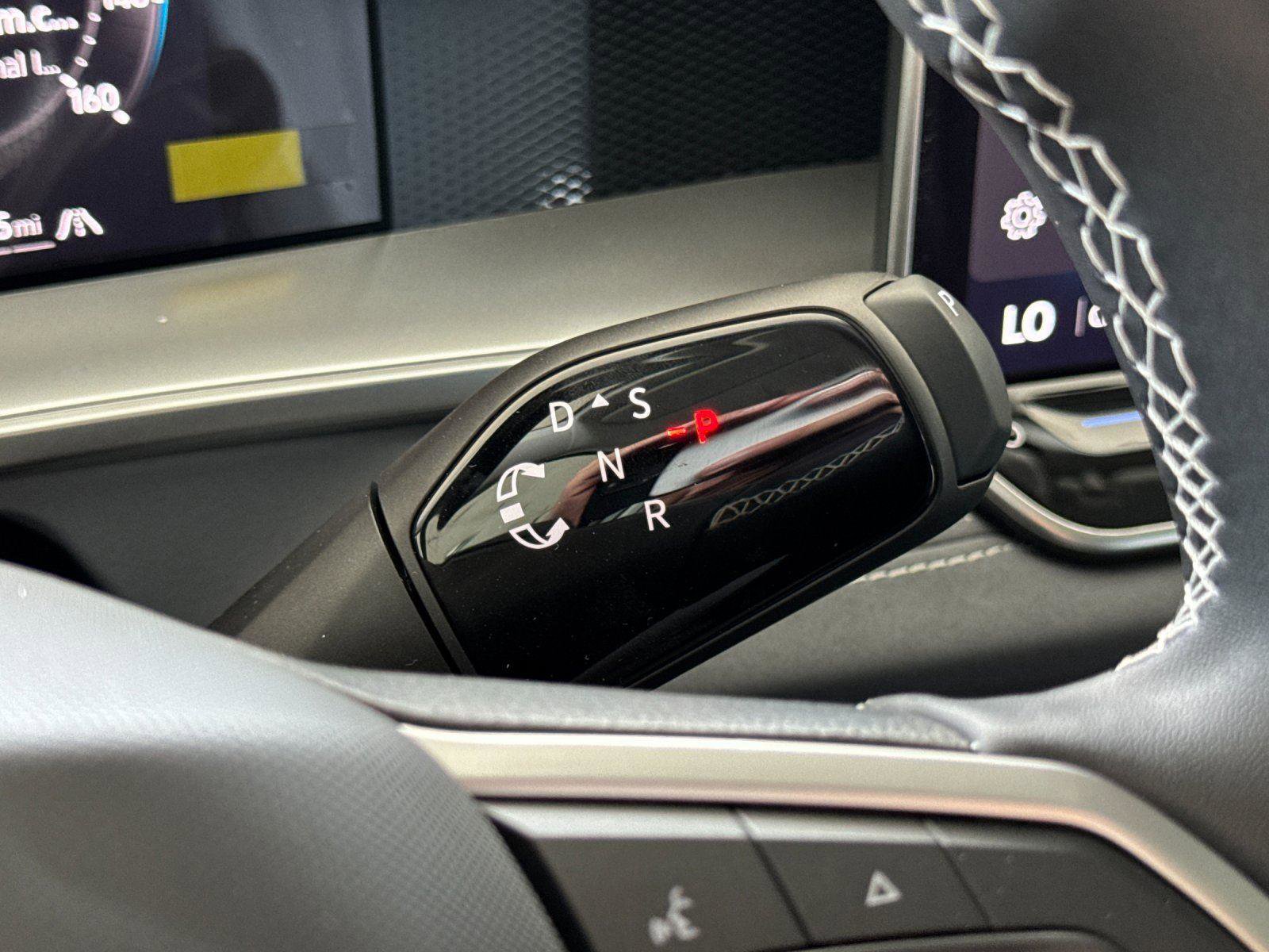 New 2026 Volkswagen Tiguan SE image 20