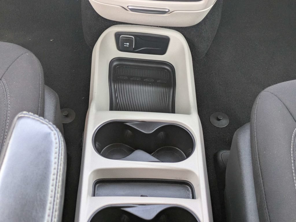 Used 2023 Chrysler Voyager LX FWD image 20