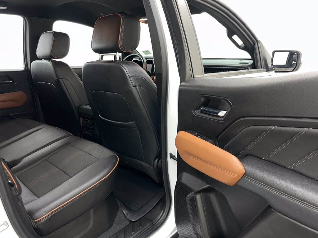 Used 2024 GMC Canyon AT4 w/ Canyon Safety Plus Package AWD/4WD image 42