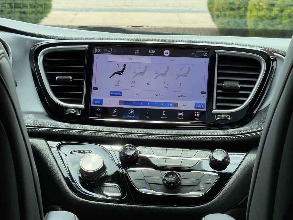 Used 2025 Chrysler Pacifica Limited w/ Uconnect Theater Family Group AWD/4WD image 42