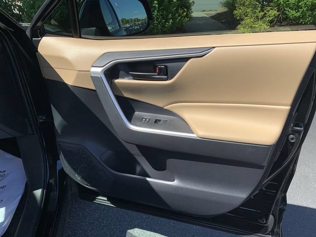 Used 2025 Toyota RAV4 LE AWD/4WD image 13