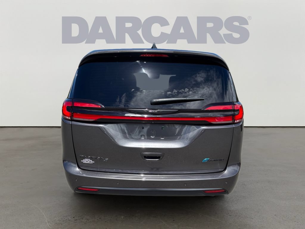 Used 2023 Chrysler Pacifica Limited w/ Uconnect Theater Family Group FWD image 6