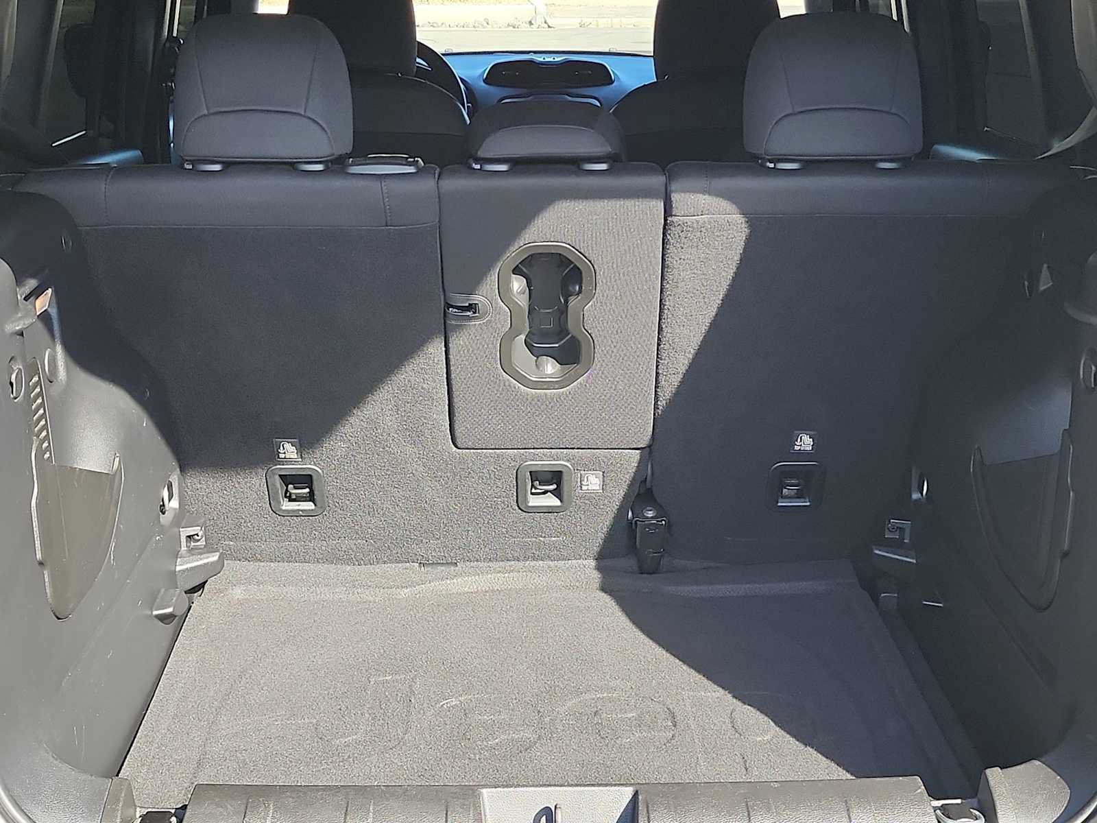 Used 2020 Jeep Renegade Altitude FWD image 23