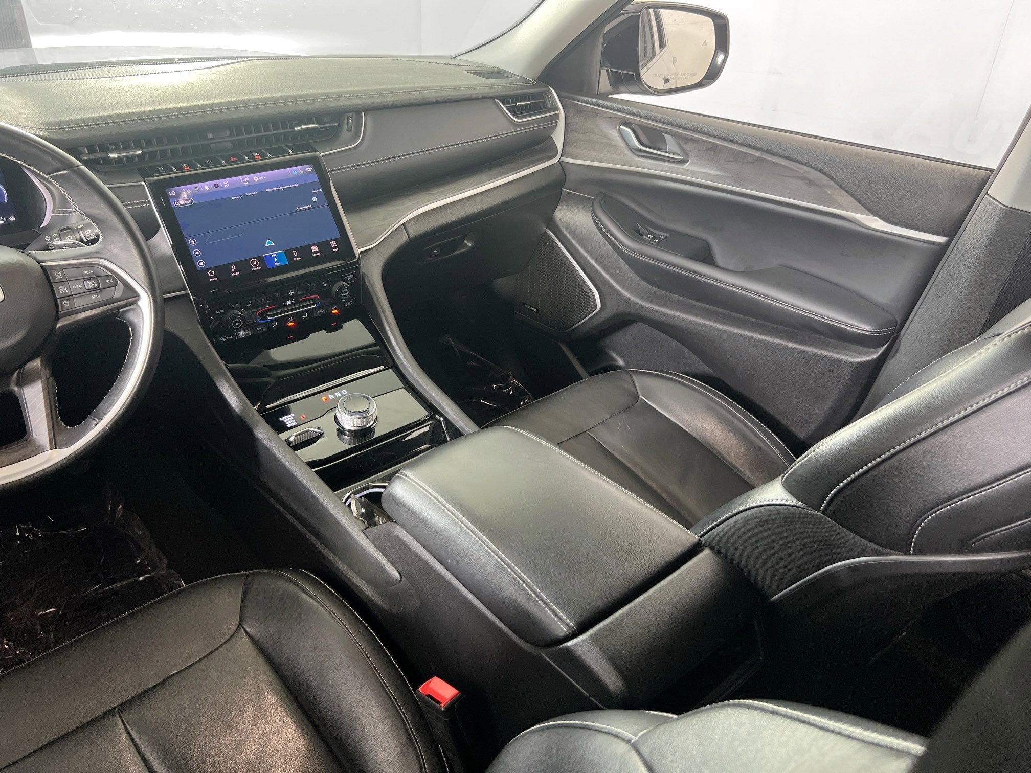 Used 2022 Jeep Grand Cherokee Limited AWD/4WD image 23