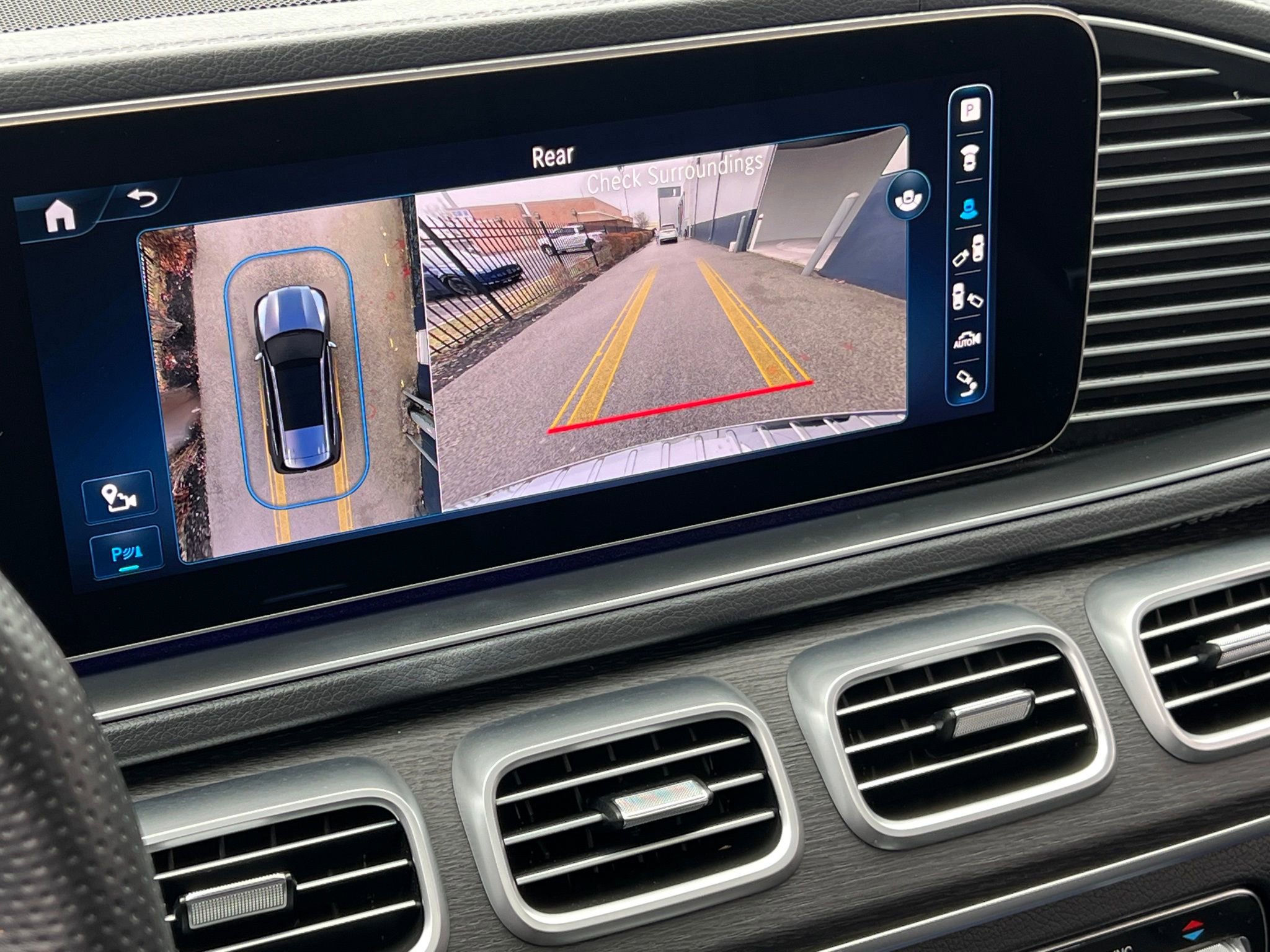 Used 2024 Mercedes-Benz GLS 450 4MATIC image 29