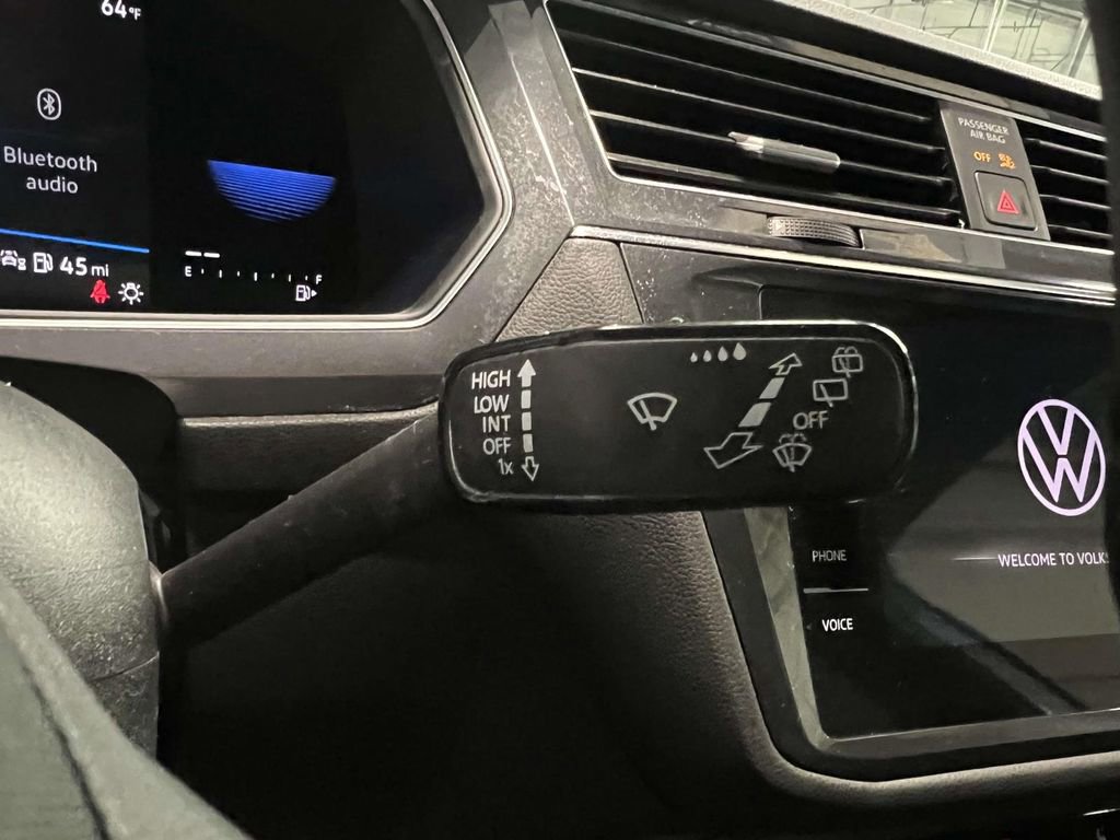 Used 2023 Volkswagen Tiguan SE R-Line image 24