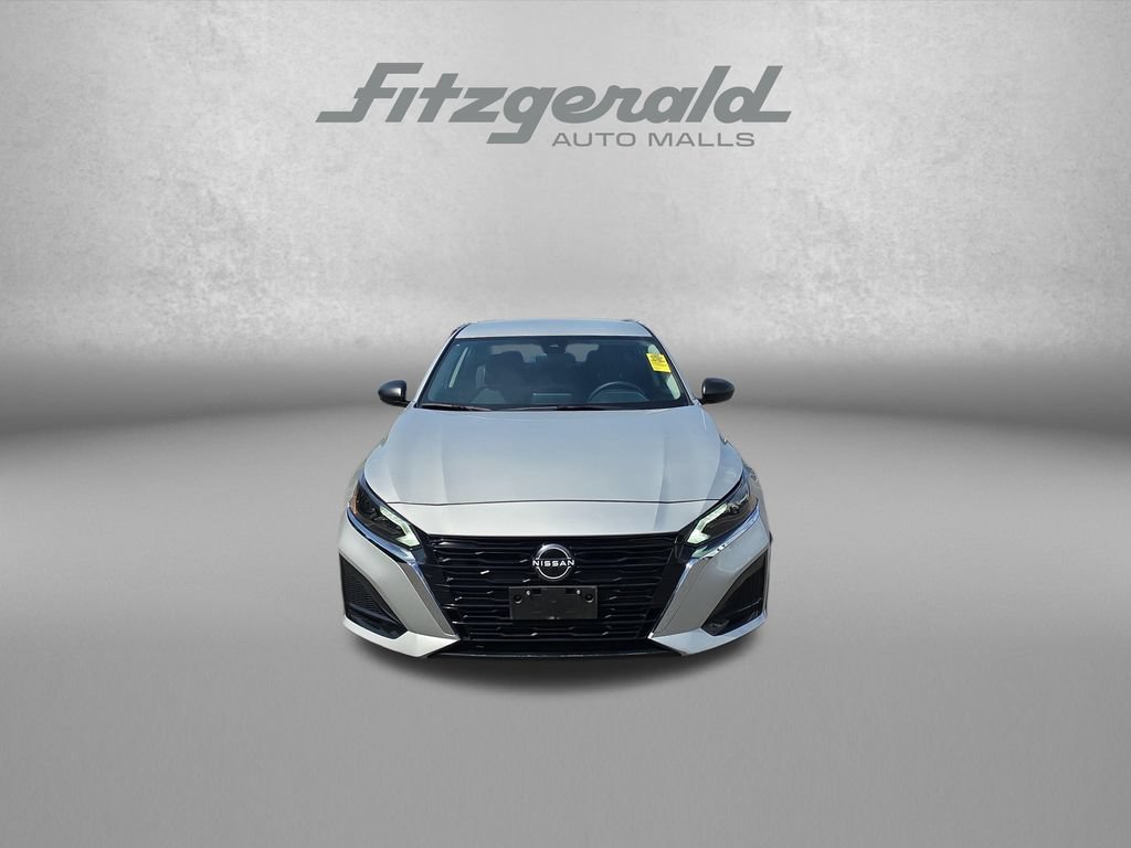 Used 2025 Nissan Altima 2.5 SV FWD image 2