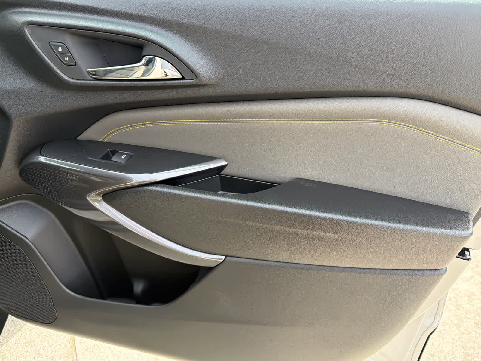 New 2026 Chevrolet Trax ACTIV w/ Sunroof Package FWD image 16
