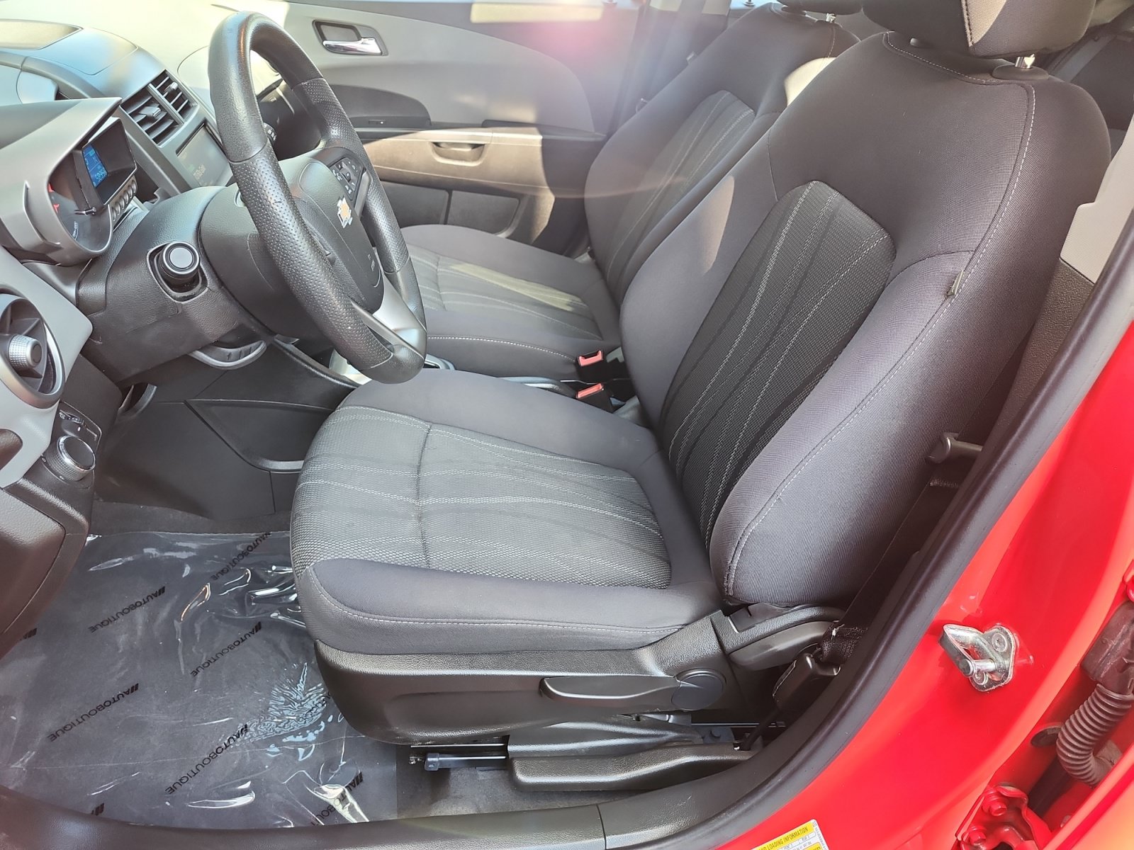 Used 2015 Chevrolet Sonic LT w/ Fun and Sun Package FWD image 9