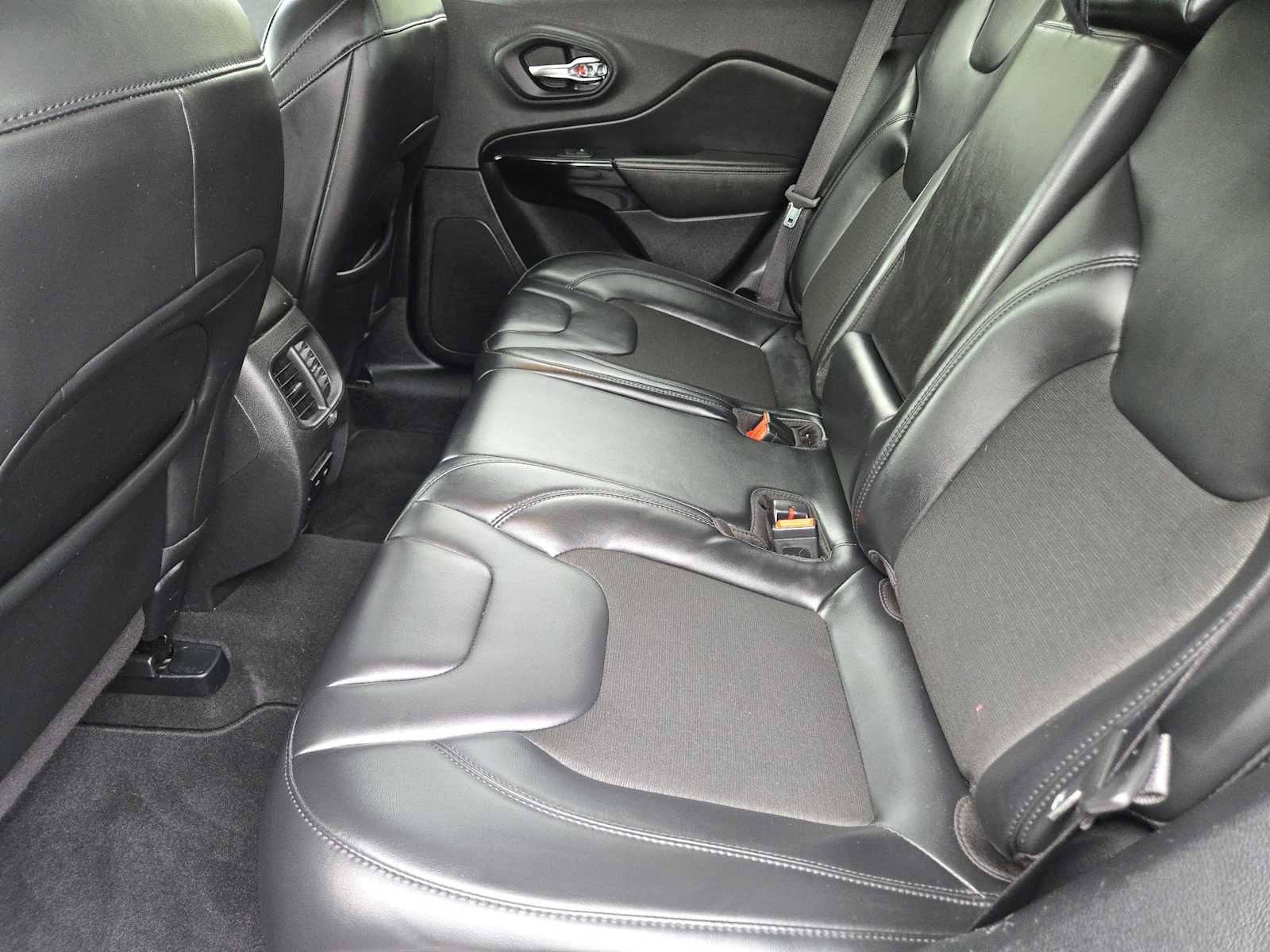 Used 2020 Jeep Cherokee Latitude Plus image 24