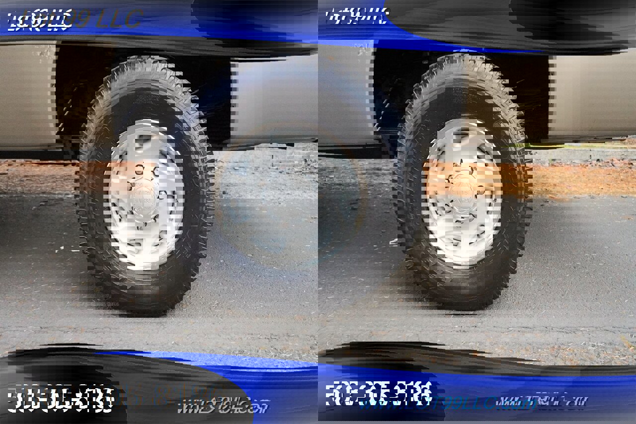 Used 2003 Ford F250 4x4 Regular Cab Super Duty image 3