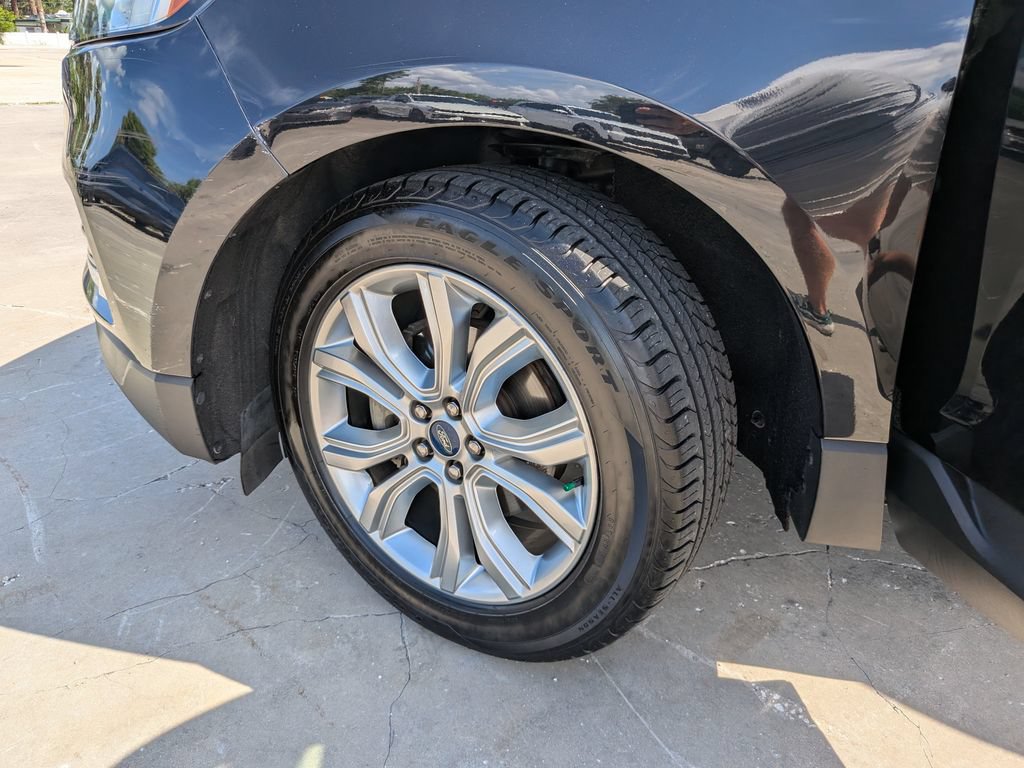 Used 2020 Ford Edge Titanium FWD image 37
