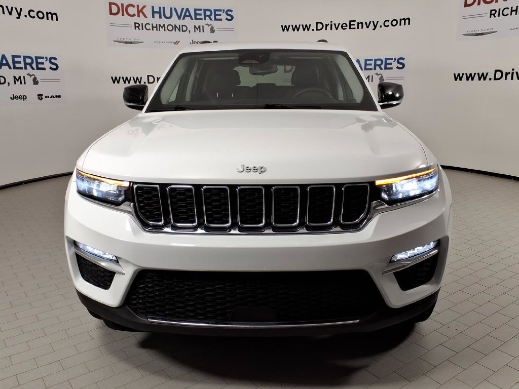 Used 2023 Jeep Grand Cherokee Limited AWD/4WD image 2