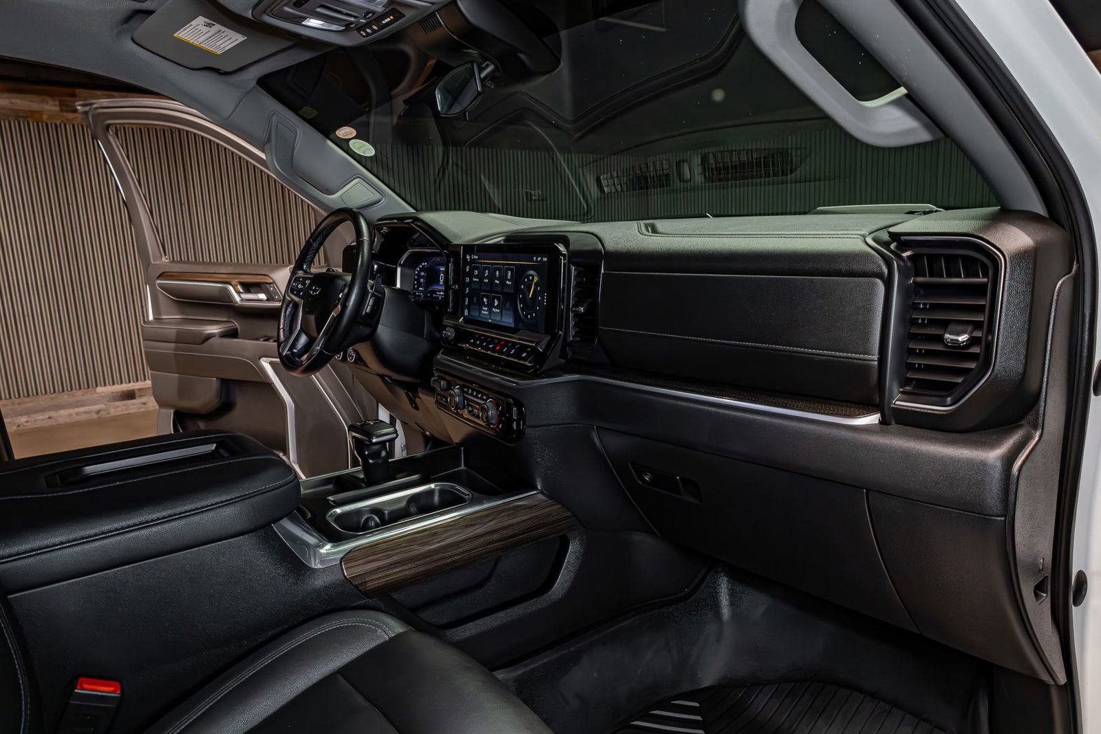 Used 2022 Chevrolet Silverado 1500 LT Trail Boss w/ LT Trail Boss Premium Package image 15