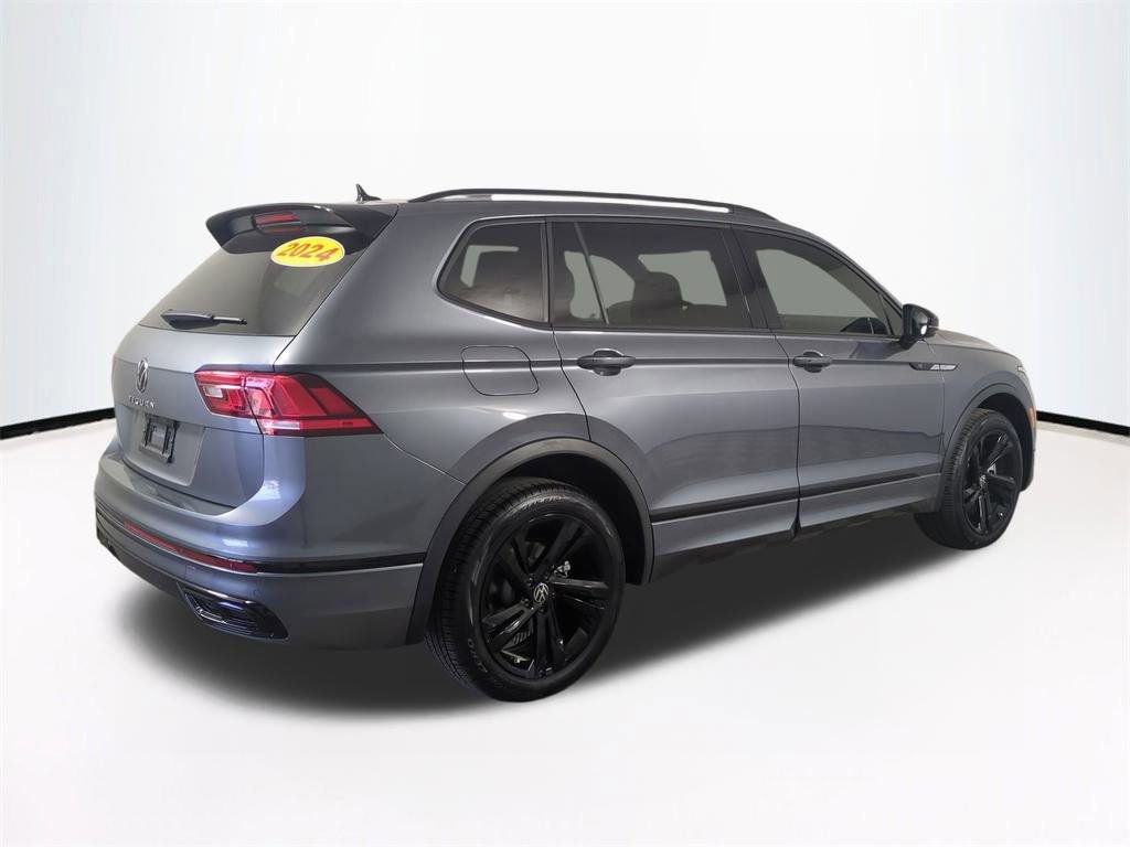 Used 2024 Volkswagen Tiguan SE R-Line image 5