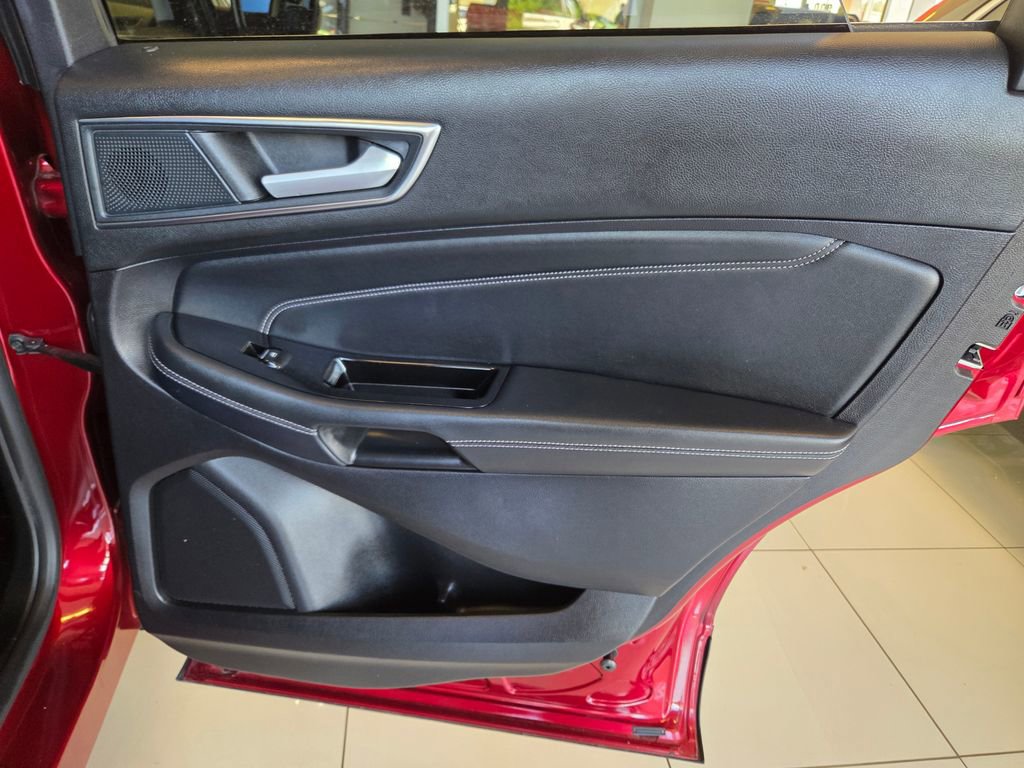 Used 2019 Ford Edge Titanium w/ Cold Weather Package AWD/4WD image 28