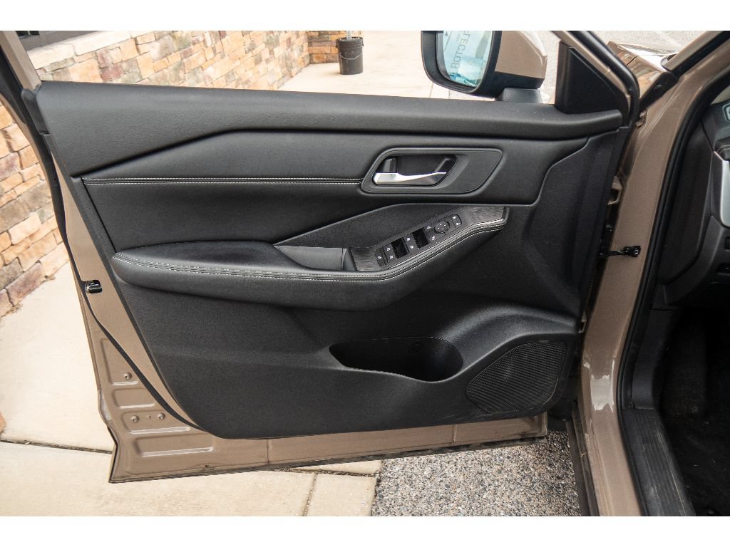 Used 2024 Nissan Rogue SV w/ SV Premium Package AWD/4WD image 10