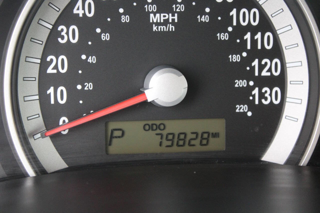 Used 2007 Hyundai Entourage GLS FWD image 21