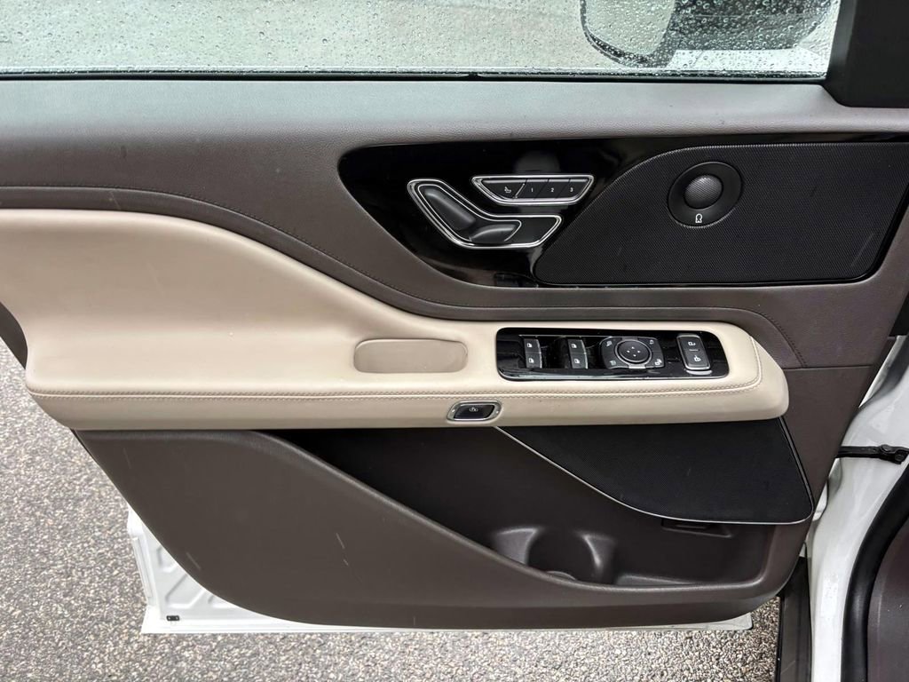 Used 2020 Lincoln Aviator Reserve w/ Equipment Group 201A image 11