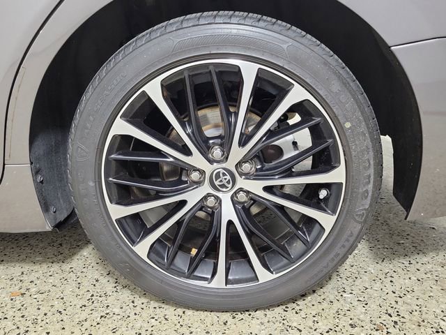 Used 2019 Toyota Camry SE w/ Convenience Package FWD image 8
