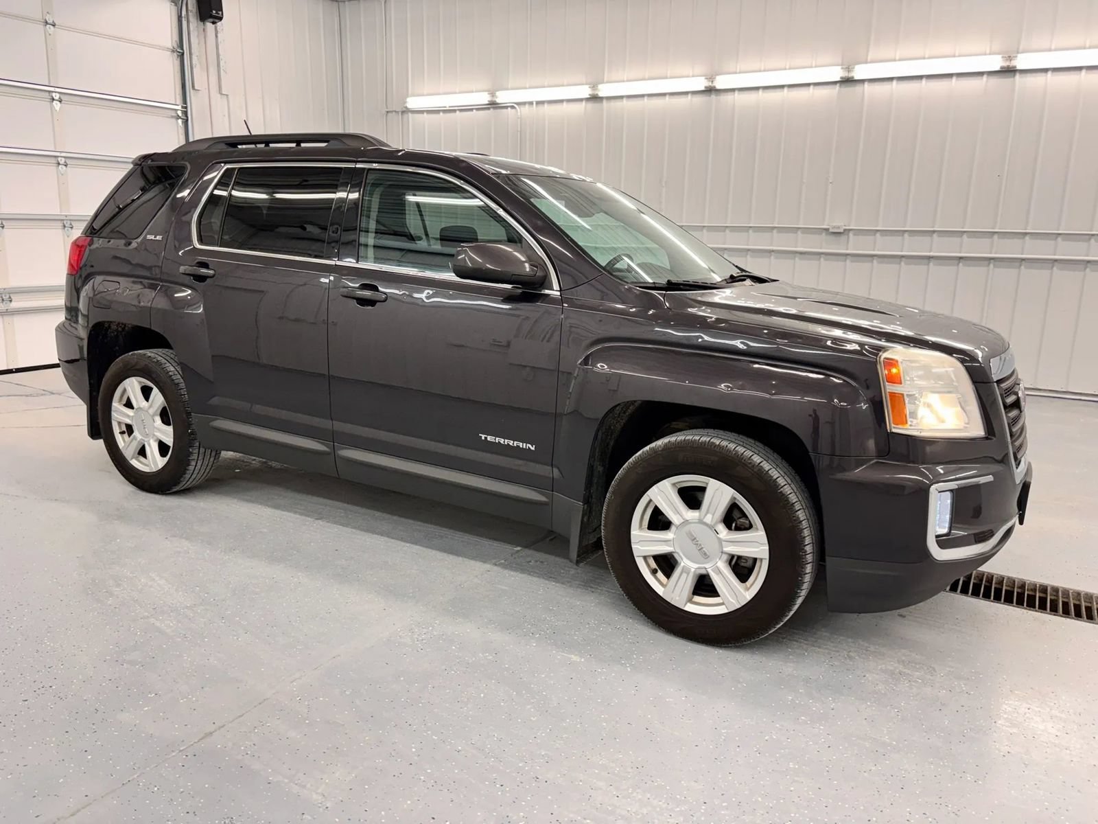 Used 2016 GMC Terrain SLE w/ Driver Alert Package I FWD image 2