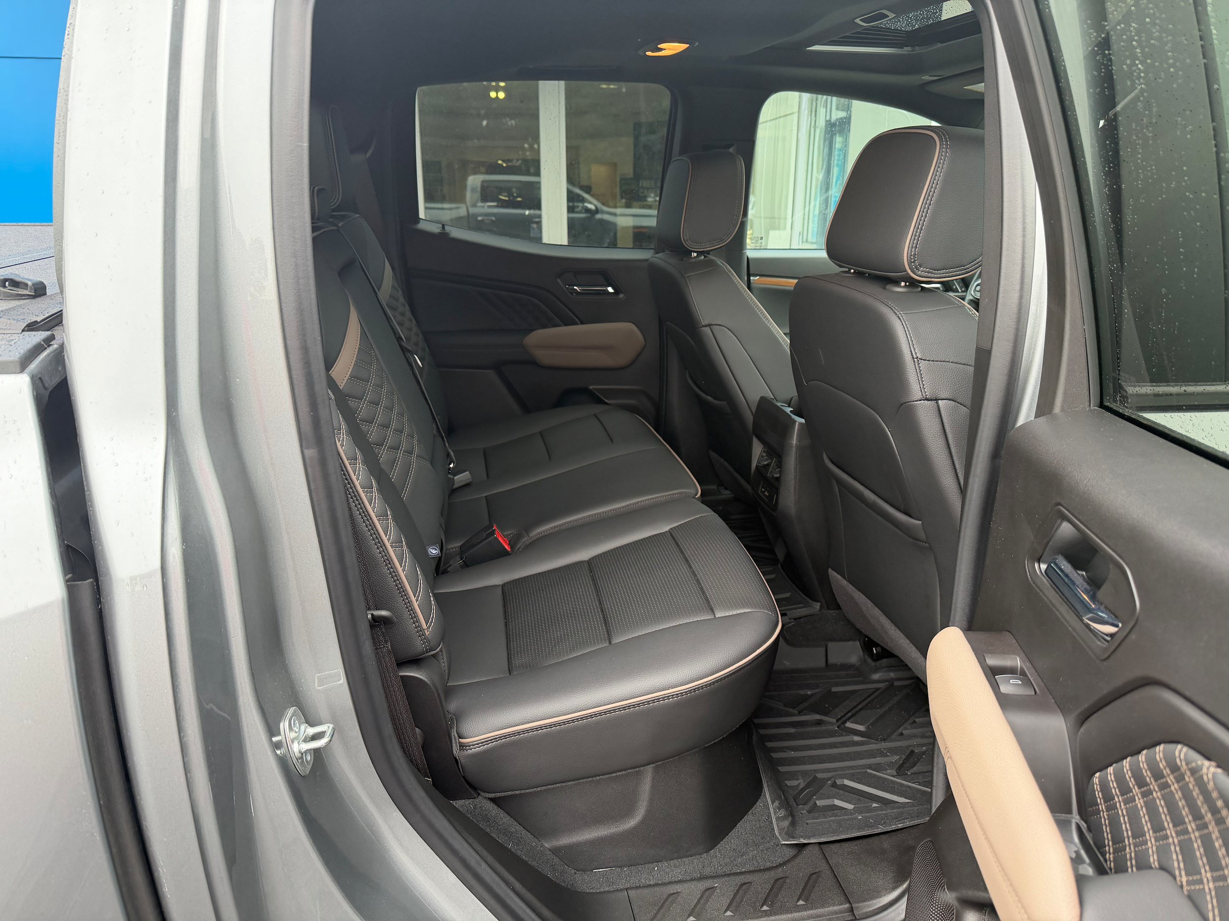 Used 2025 GMC Canyon Denali AWD/4WD image 7