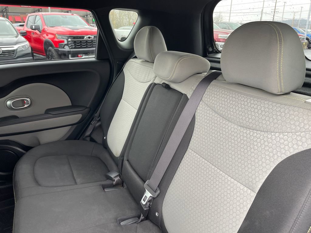 Used 2016 Kia Soul + image 10