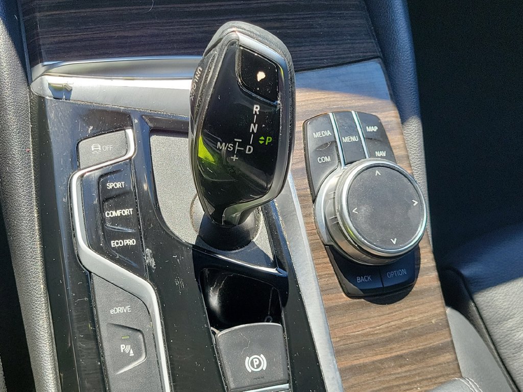 Used 2019 BMW 530e w/ Convenience Package RWD image 40