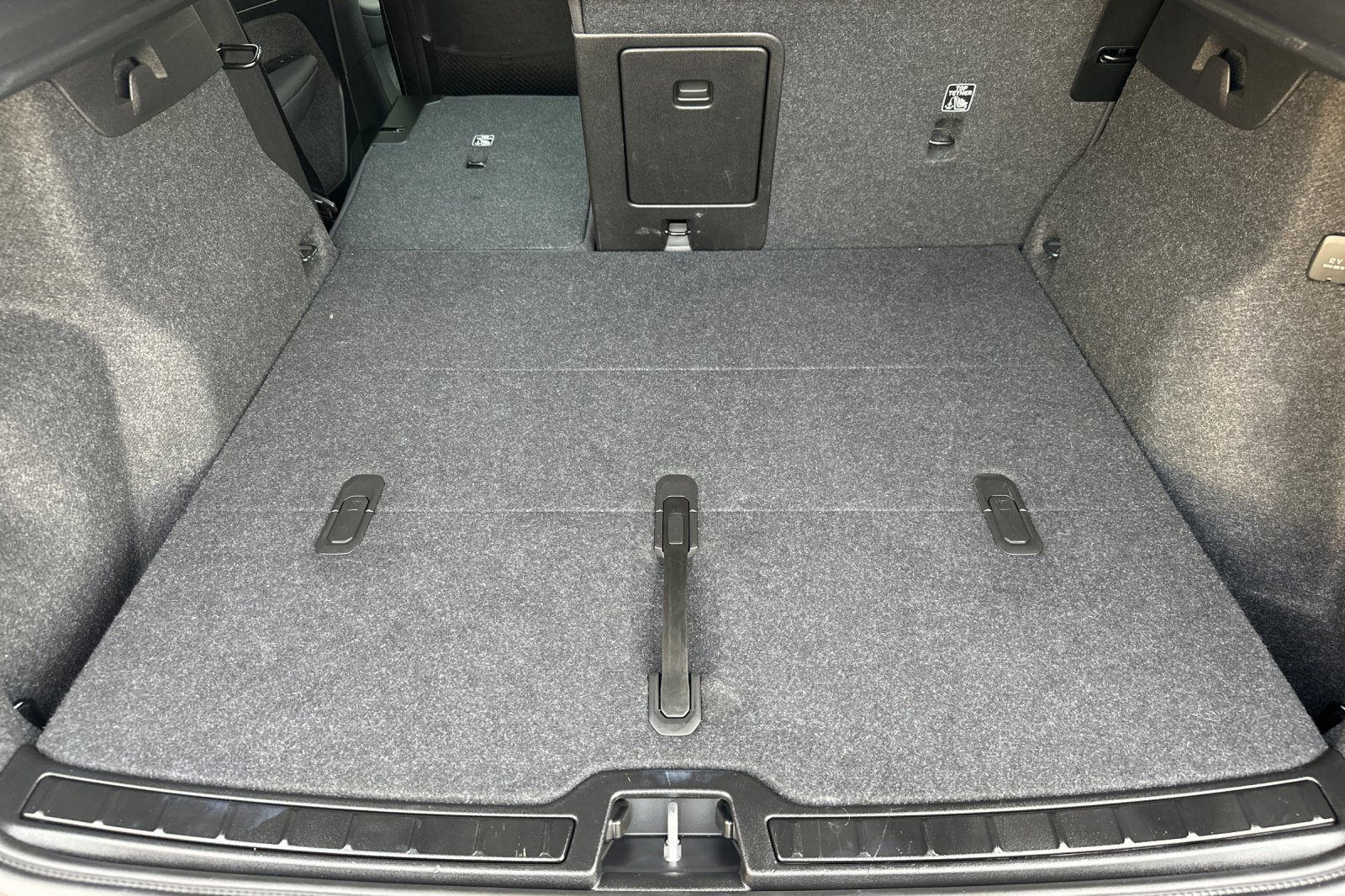 Certified 2025 Volvo XC40 B5 Plus image 18