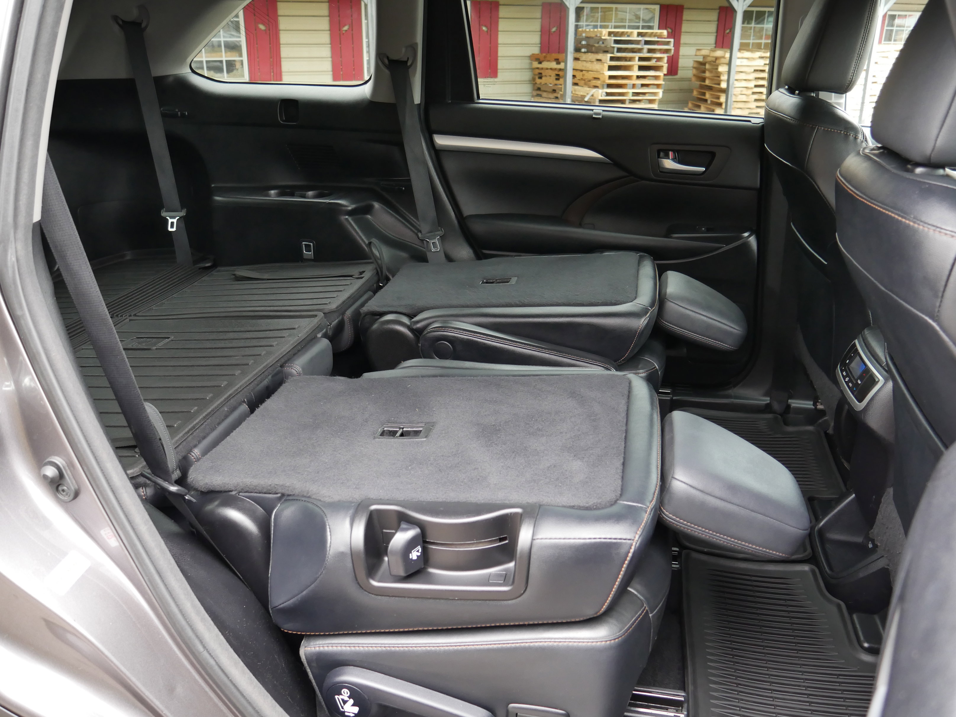 Used 2016 Toyota Highlander XLE image 33