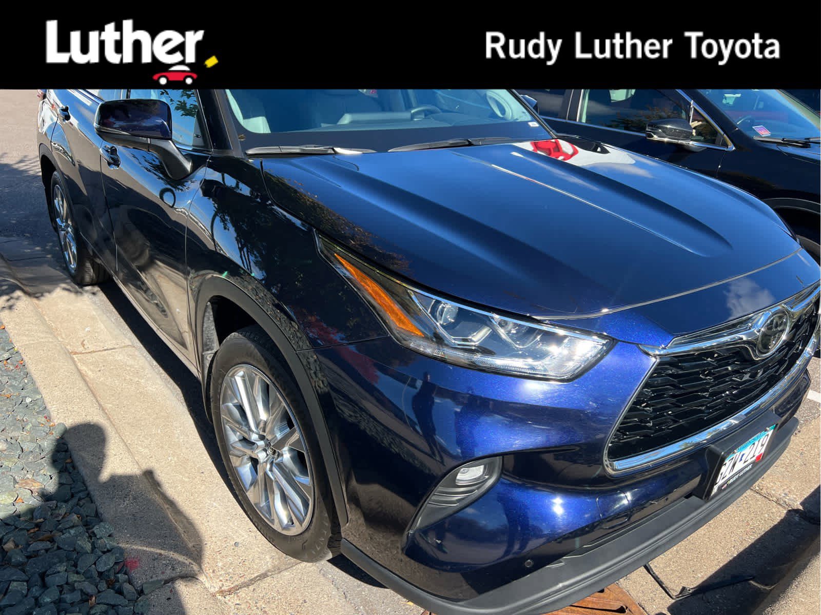Used 2022 Toyota Highlander Limited image 1