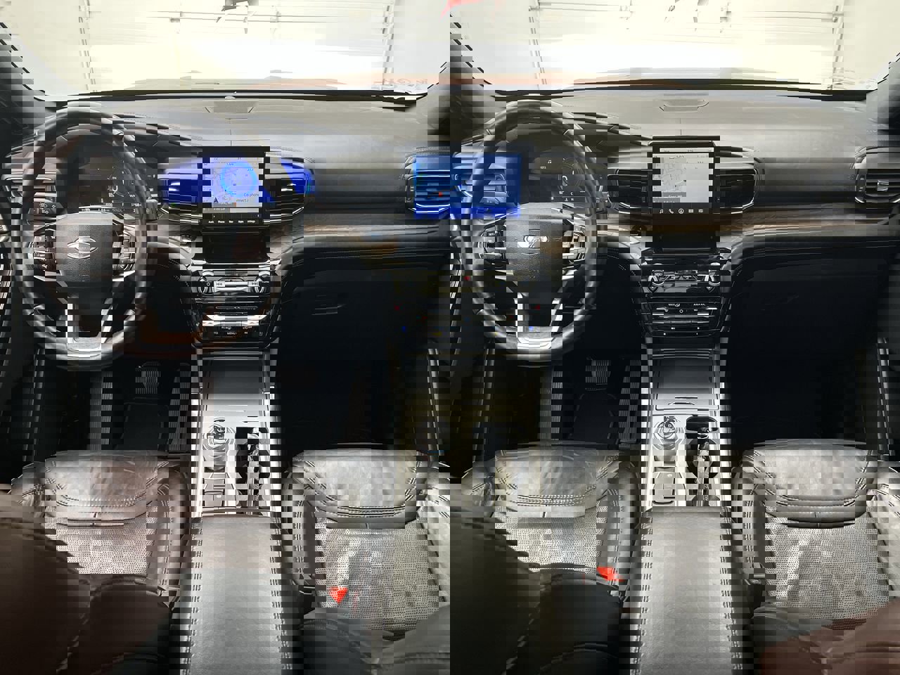 Certified 2023 Ford Explorer Platinum w/ Equipment Group 601A AWD/4WD image 4