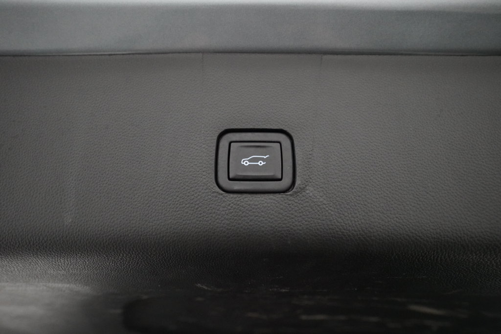 Used 2023 Chevrolet Traverse LT w/ LPO, Floor Liner Package AWD/4WD image 15