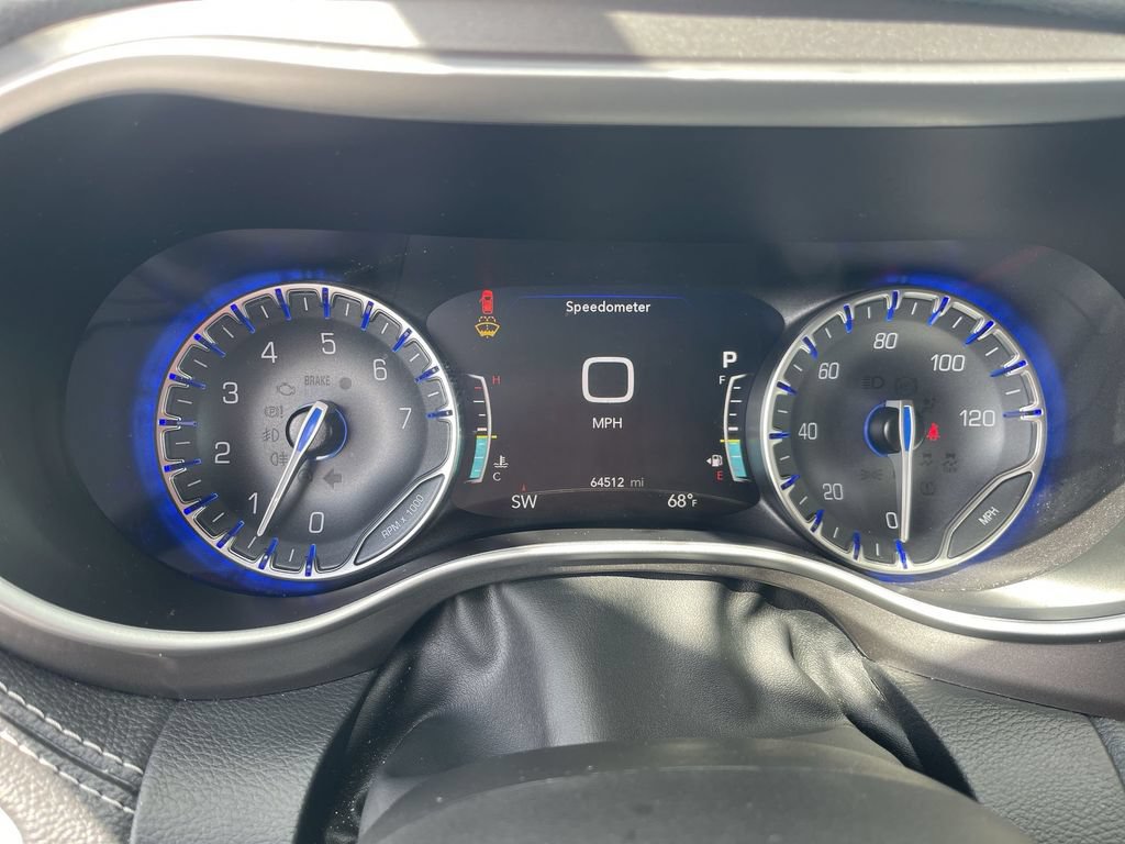 Used 2024 Chrysler Pacifica Touring-L AWD/4WD image 19