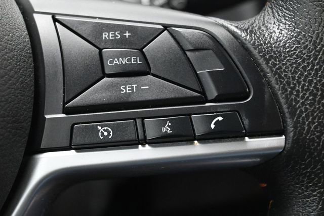 Used 2018 Nissan Kicks SR FWD image 17