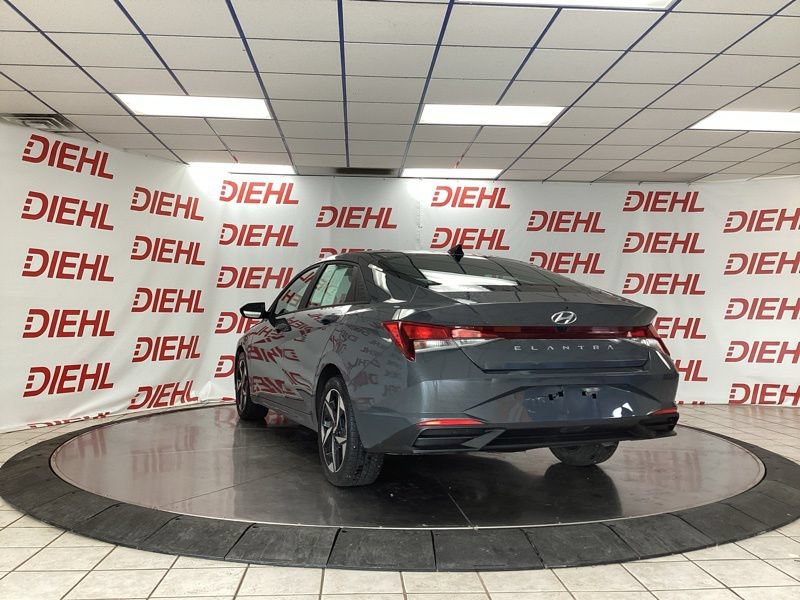 Used 2023 Hyundai Elantra SEL w/ Convenience Package FWD image 5
