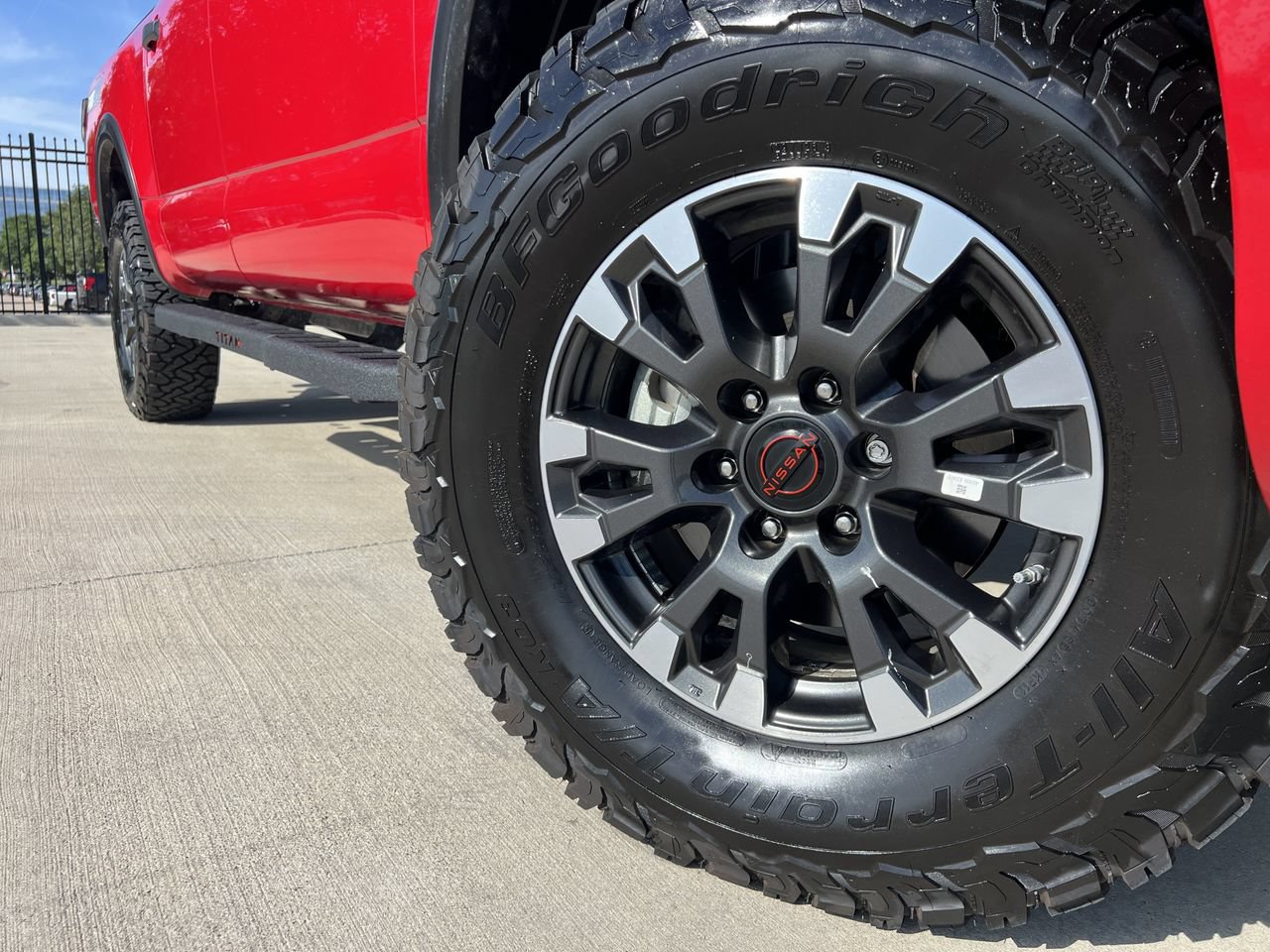 Used 2023 Nissan Titan PRO-4X w/ Pro-4x Convenience Package AWD/4WD image 7
