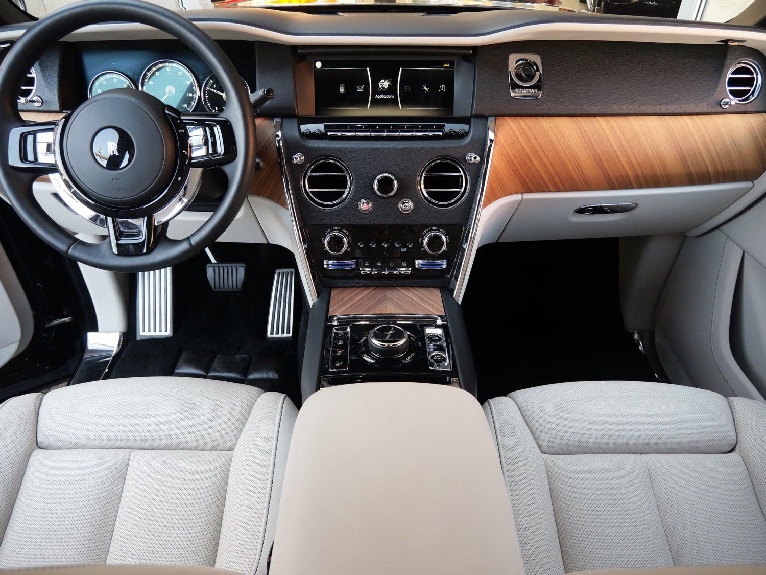 Certified 2023 Rolls-Royce Cullinan w/ Cullinan Package image 4