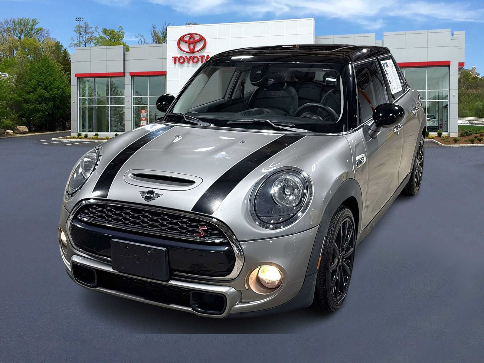 Used 2019 MINI Cooper S FWD image 1
