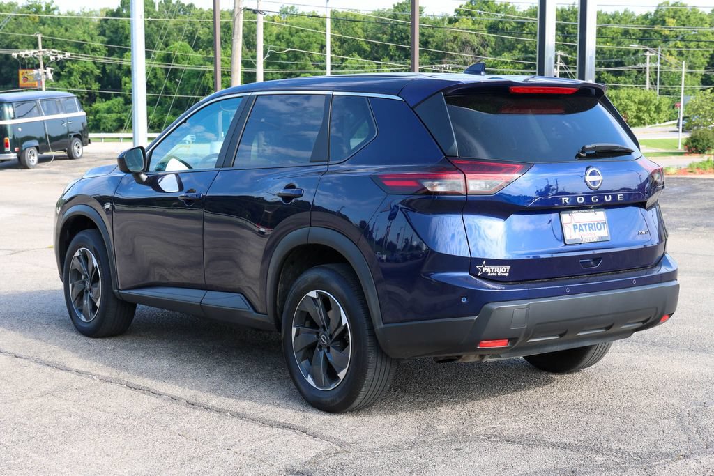 Used 2025 Nissan Rogue SV AWD/4WD image 3