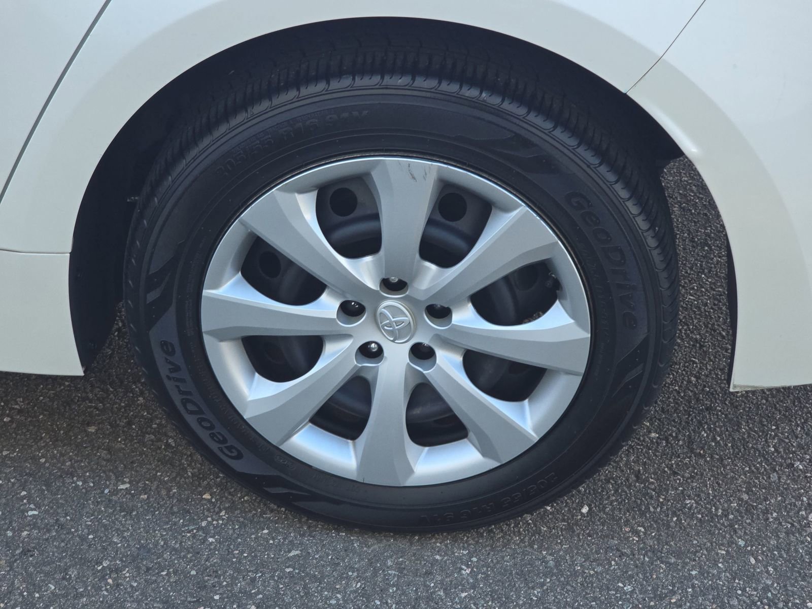 Used 2021 Toyota Corolla LE image 39